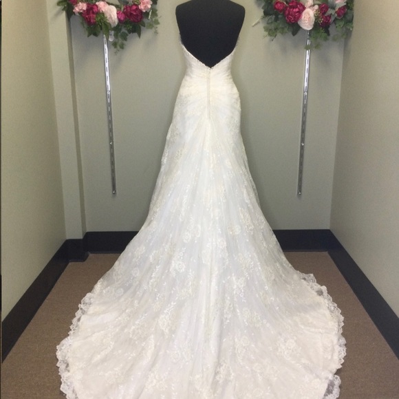 Maggie Sottero Store Sample on Sale ! Stunning wedding gown in a size 10! - Picture 3 of 4